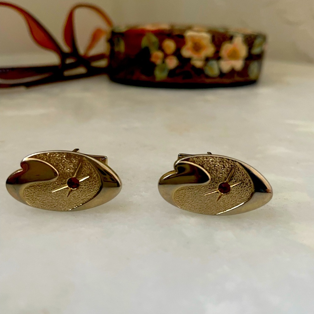 Swank Vintage Cufflinks – 1960s Patent Design w/ Red Rhinestone